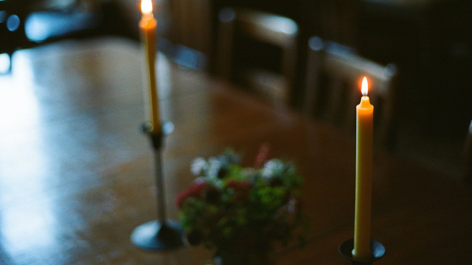 Beeswax Candles: A Practical Guide to Choosing, Using and Caring for Them