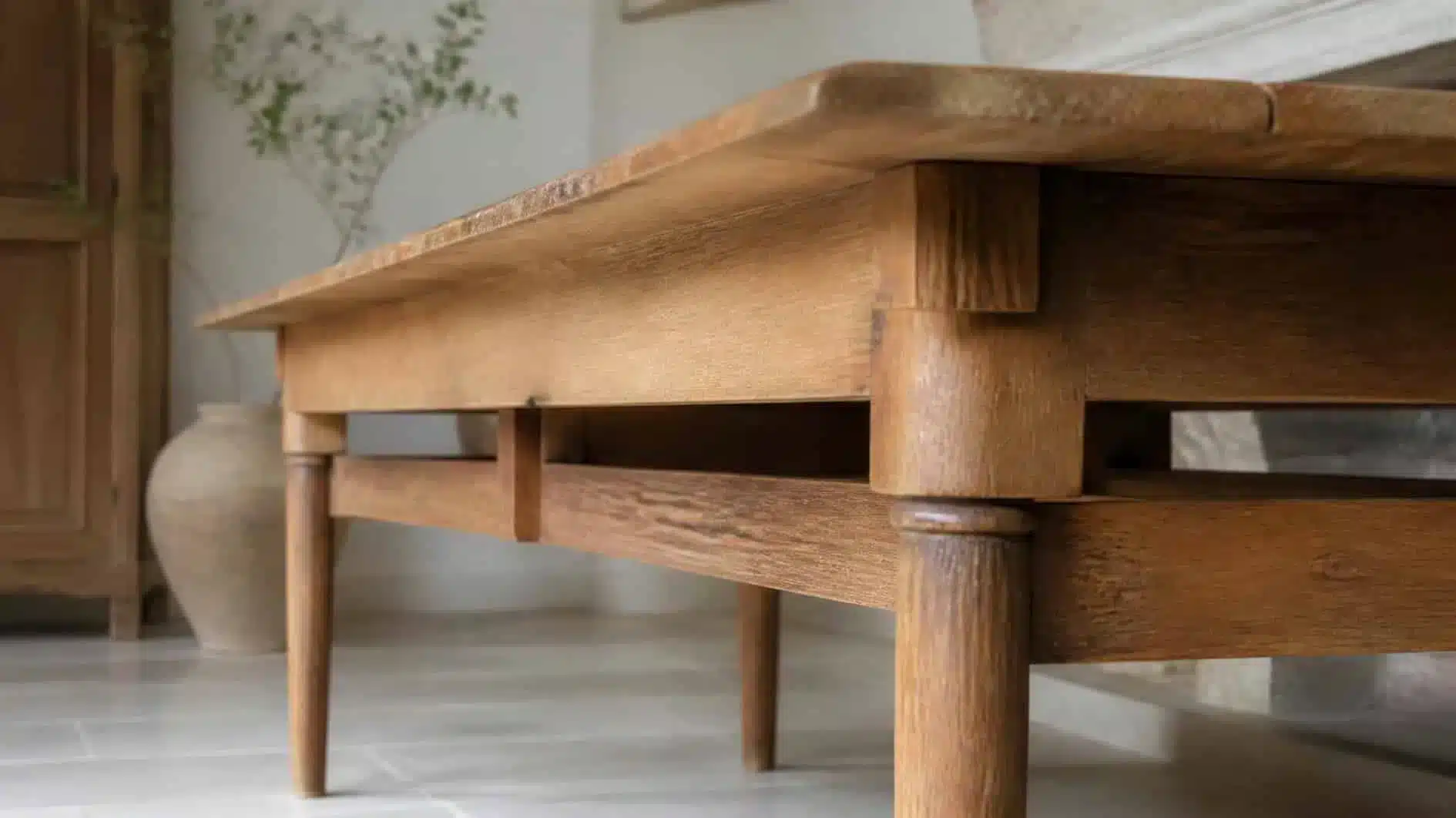 Second Hand Furniture: How to Buy Well and Avoid Common Mistakes 3 Timber table structure showing legs, joints and underside construction during a condition check
